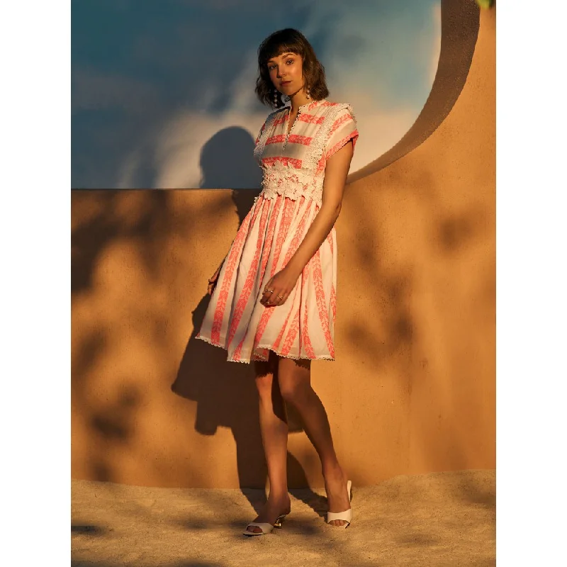 STTAVOSS Kyra Knee Length Dress