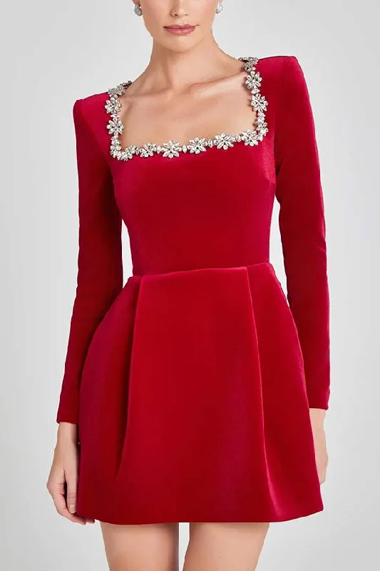 ELEGANT SQUARE COLLAR DIAMOND SHORT VELVET DRESS