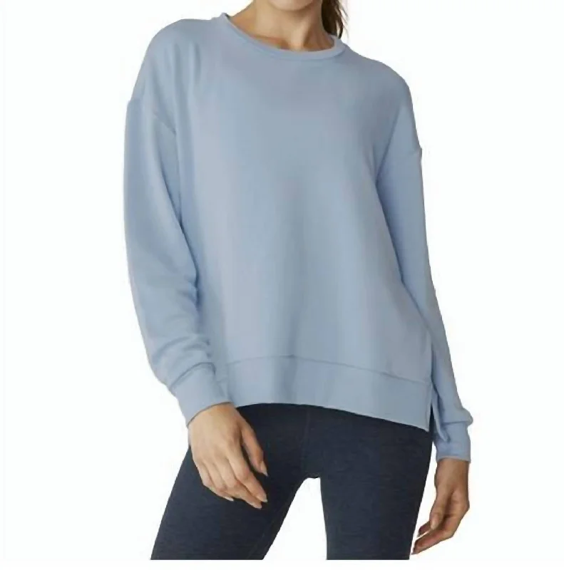 Women's Off Duty Pullover In Hazy Sky Sheath Sleeve Elegant