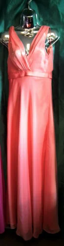 New peach chiffon BALL GOWN/WEDDING/PROM.size8/10UKBUST 34"-LONG.satin waistband